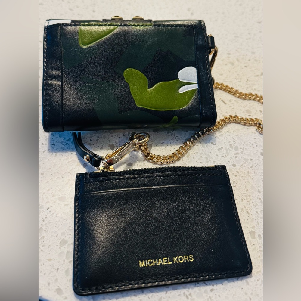Michael Kors chain wallet - Picture 7 of 7